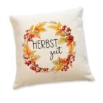 Leinenkissen mit Aufdruck „Herbstzeit“ und herbstlichem Blätterkranz aus roten Beeren und gelben Blättern auf naturfarbener Kissenhülle
